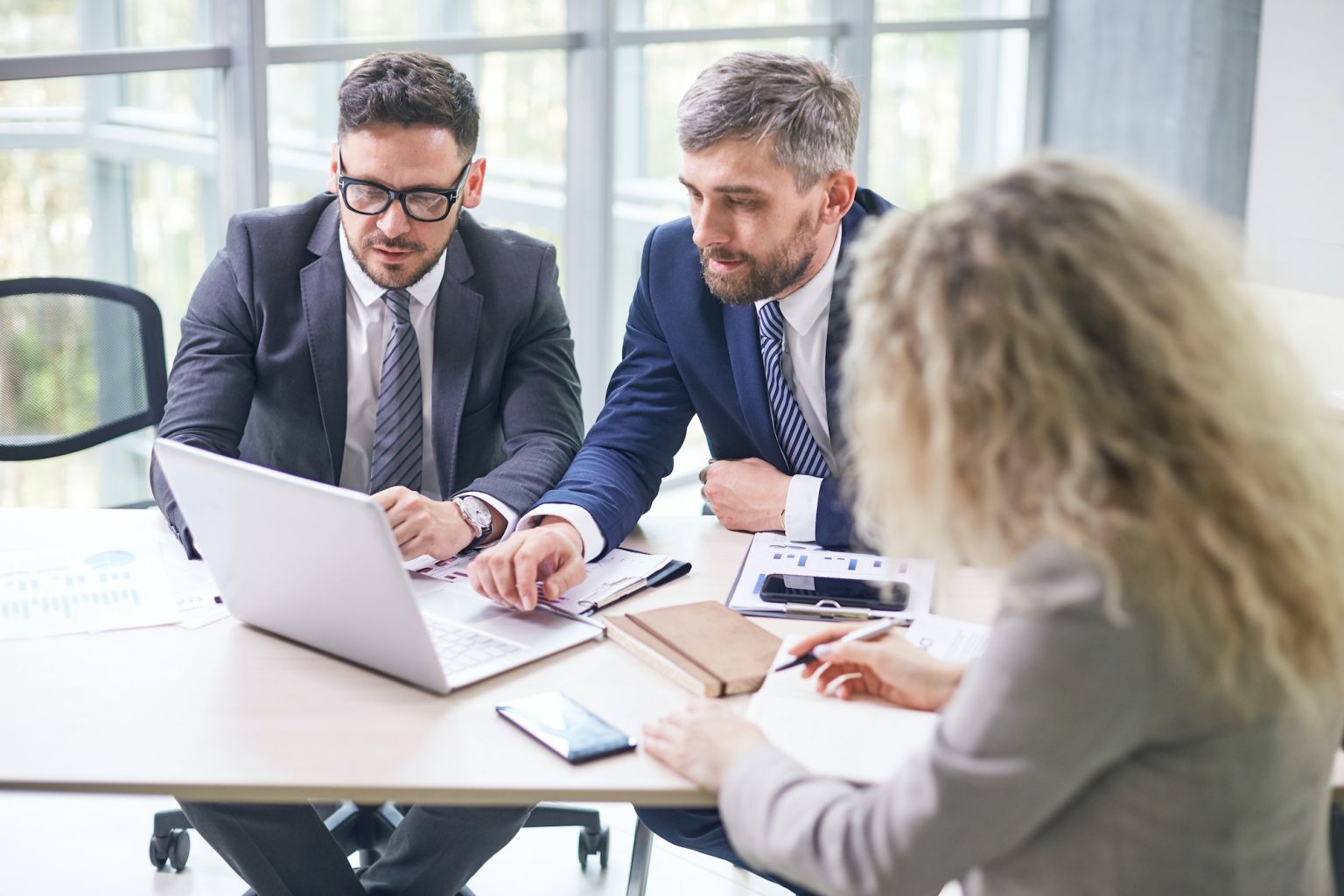 preparing-annual-accounts-with-coworkers-1536x1024